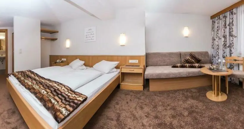 Habitación Triple Estándar con Balcón, Idhof