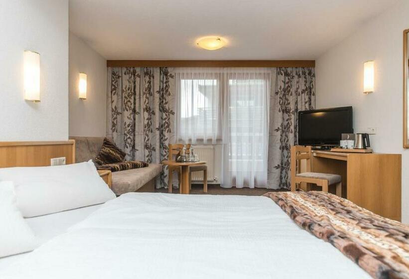 带阳台的三人标准间, Idhof