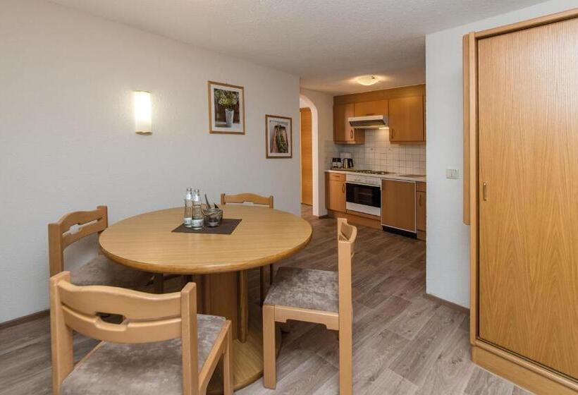 带阳台两卧公寓, Idhof