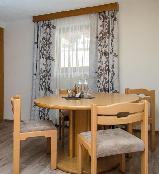 带阳台两卧公寓, Idhof