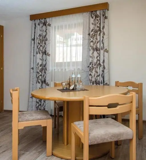 Apartamento 2 Dormitorios con Balcón, Idhof