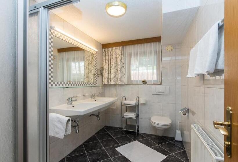 آپارتمان 2 خوابه با بالکن, Idhof