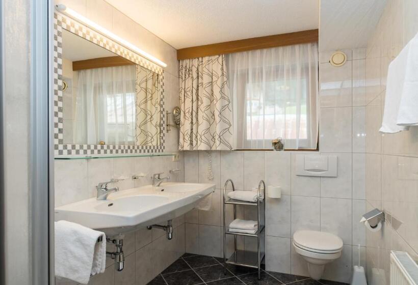 带阳台两卧公寓, Idhof