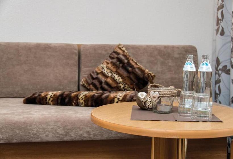 带阳台两卧公寓, Idhof