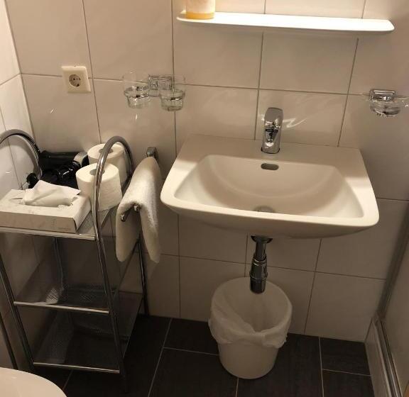 اتاق اکونومی یک تخته, Idhof