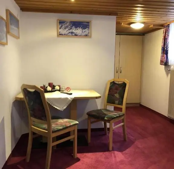 Habitación Economy Individual, Idhof