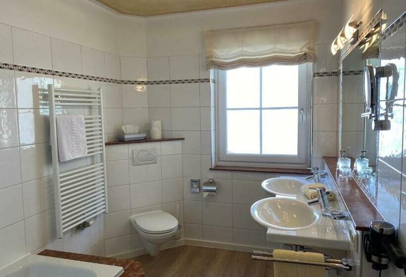 اتاق استاندارد با بالکن, Krone Großarl