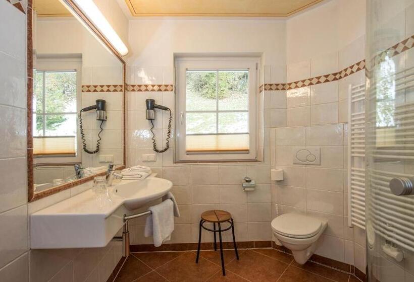 اتاق استاندارد سه تخته با بالکن, Krone Großarl