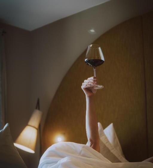 Люкс с Балконом, Mons Suites Wine Passion