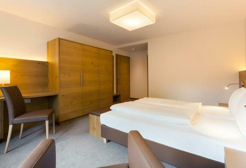 Апартаменты 2 Спальни с Балконом, Rundeck