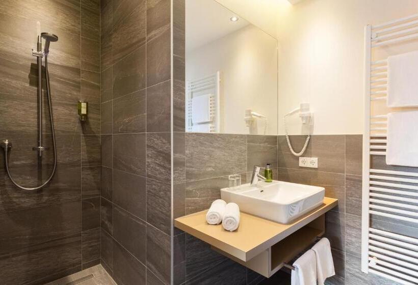 شقة غرفتين نوم مزودة بتراس, Rundeck