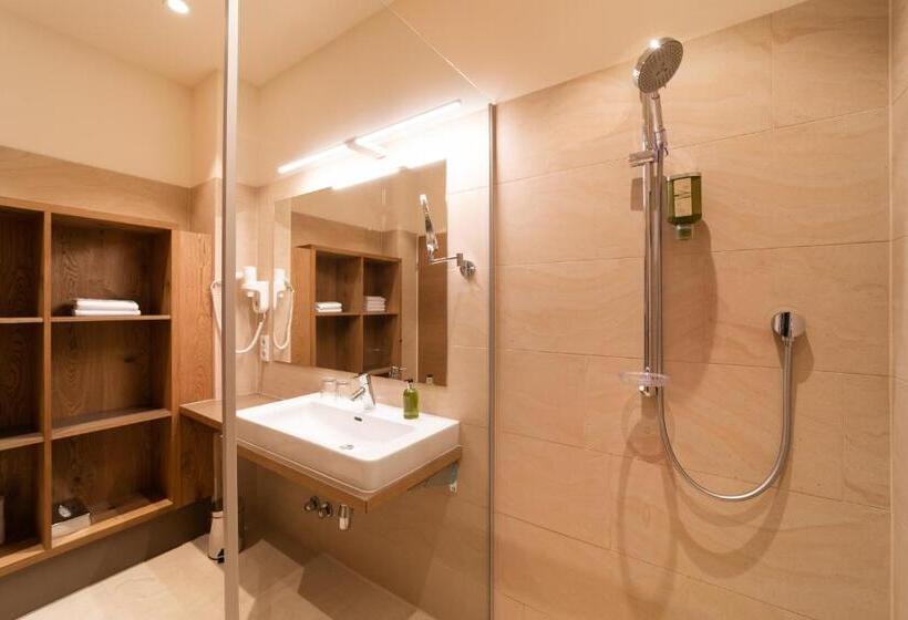 Апартаменты 3 Спальни, Rundeck