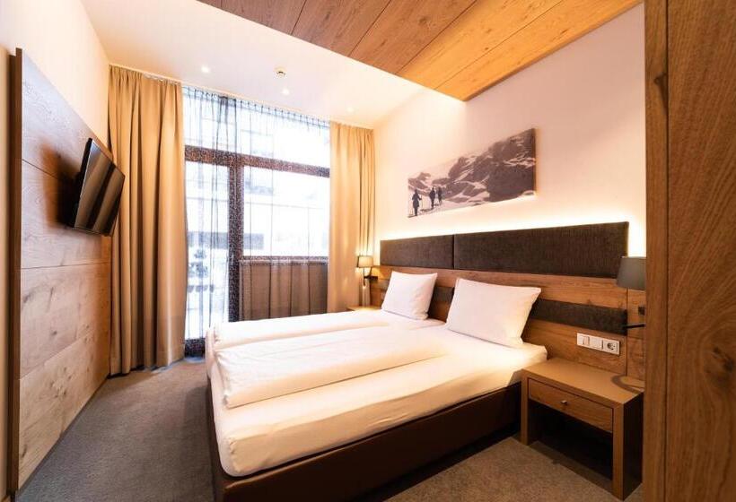 Апартаменты 3 Спальни, Rundeck