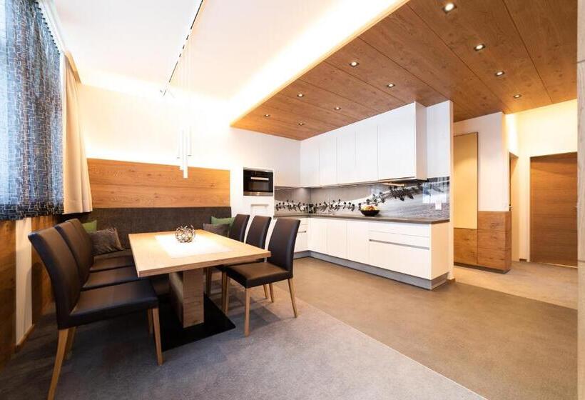 شقة 3 غرف, Rundeck