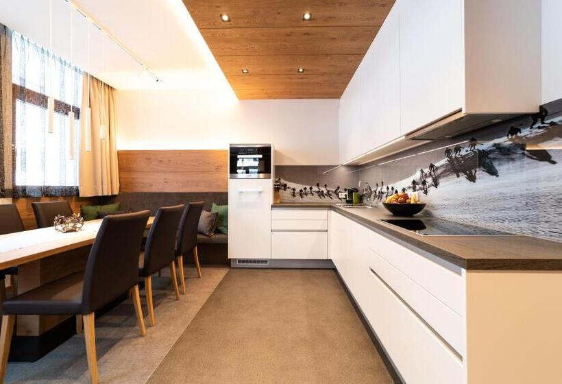 شقة 3 غرف, Rundeck