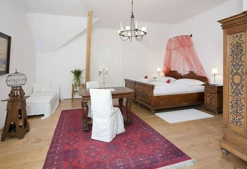 スイート, Schlossvilla Miralago