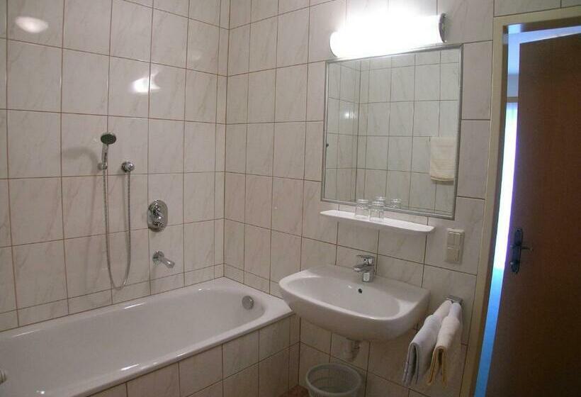 شقة غرفتين, Tischlbergerhof