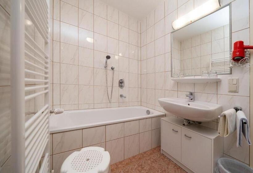 شقة غرفتين, Tischlbergerhof