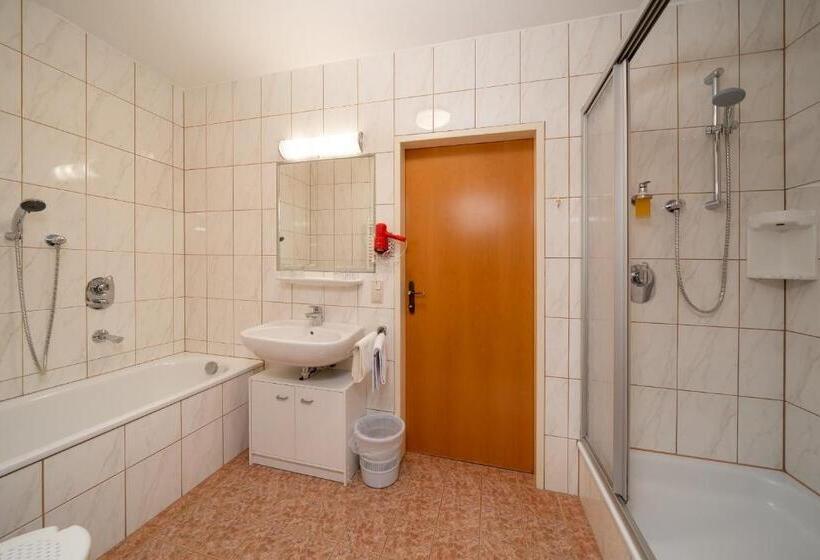 شقة غرفتين, Tischlbergerhof