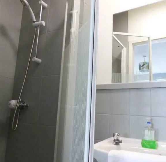 اتاق استاندارد, Rougey Lodge Hostel