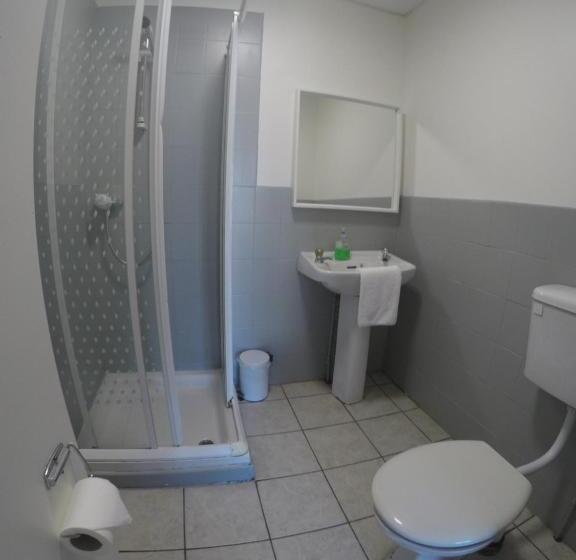 חדר סטנדרט לשלושה, Rougey Lodge Hostel