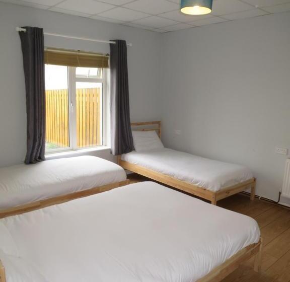 חדר סטנדרט לשלושה, Rougey Lodge Hostel