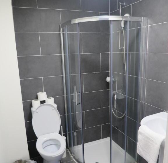 חדר אקונומי לארבעה, Rougey Lodge Hostel