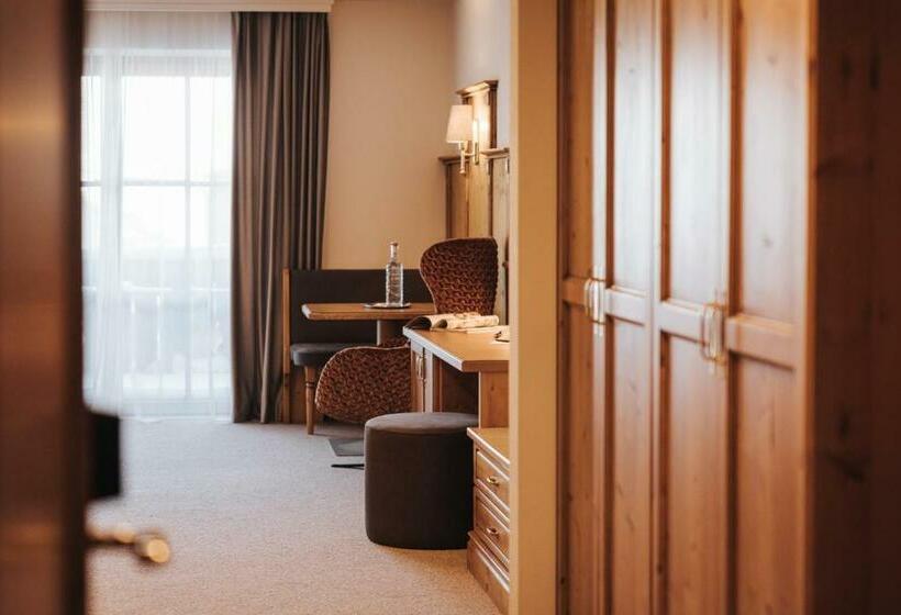 סוויטת ג'וניור עם מרפסת, Superior Hotel Schneider Ski In & Ski Out