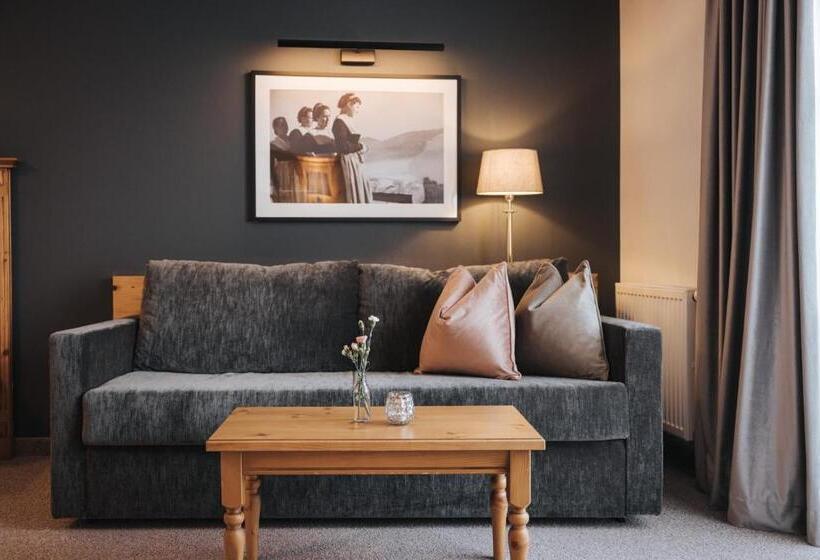 جناح جونيور مزوَّد بشرفة, Superior Hotel Schneider Ski In & Ski Out