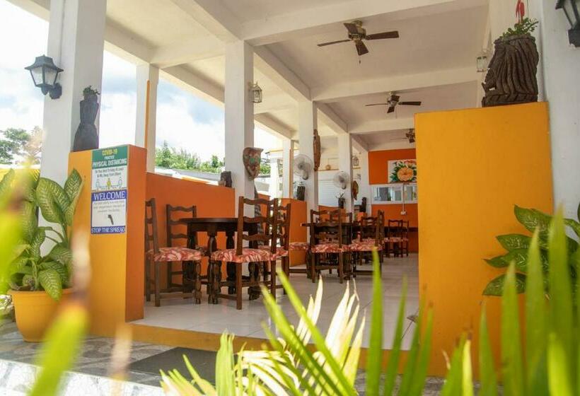 اتاق استاندارد سه تخته با بالکن, St. James Guesthouse