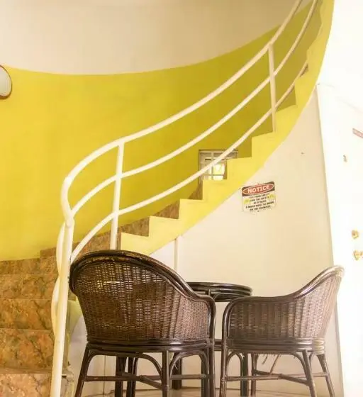 اتاق استاندارد سه تخته با بالکن, St. James Guesthouse