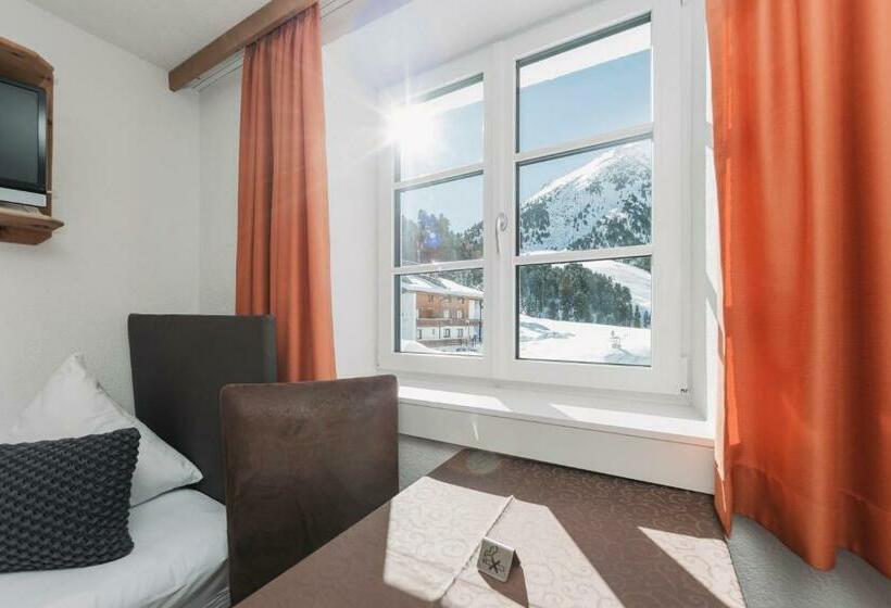 标准三人间, Berghotel Gasthof Gstrein