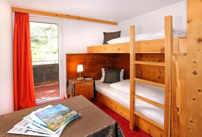 Perhehuone, Berghotel Gasthof Gstrein