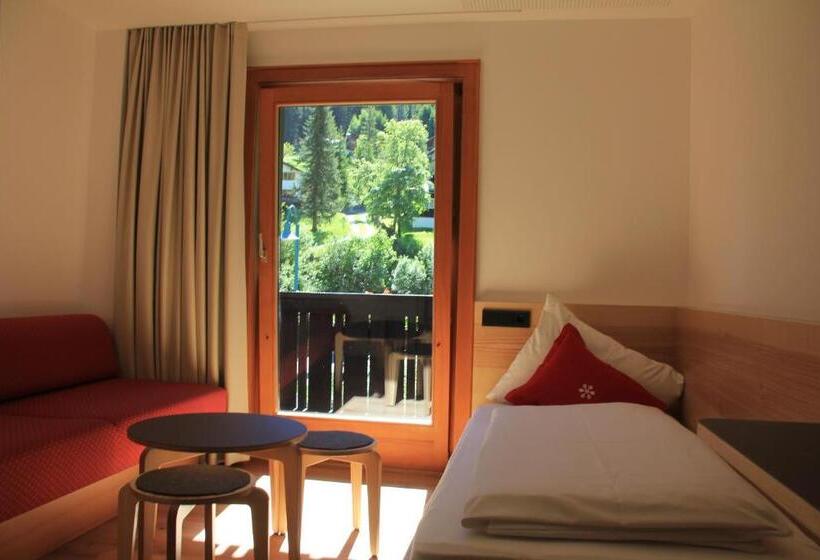 غرفة قياسية فردية مزودة بشُرفة, Familienhotel Mateera Gargellen / Montafon