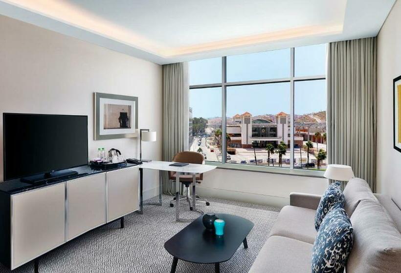 キングサイズベッドのスイートルーム, Hilton Tangier City Center