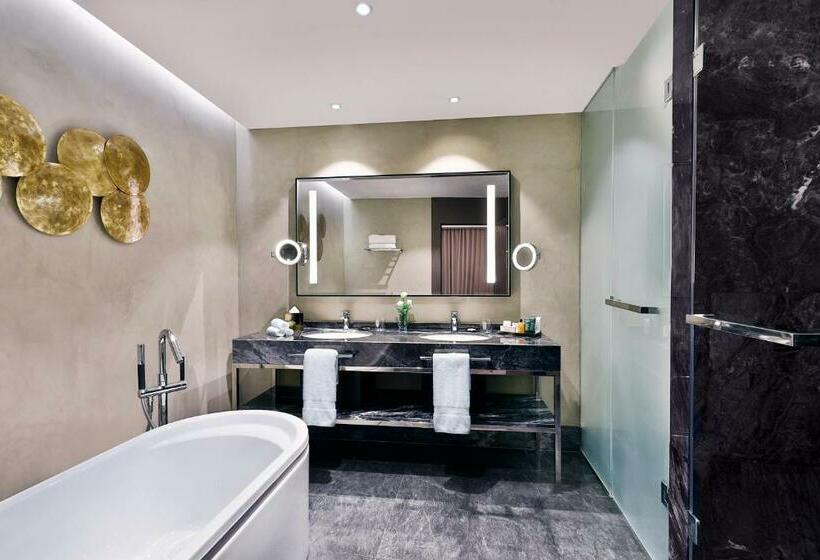 キングサイズベッドのスイートルーム, Hilton Tangier City Center