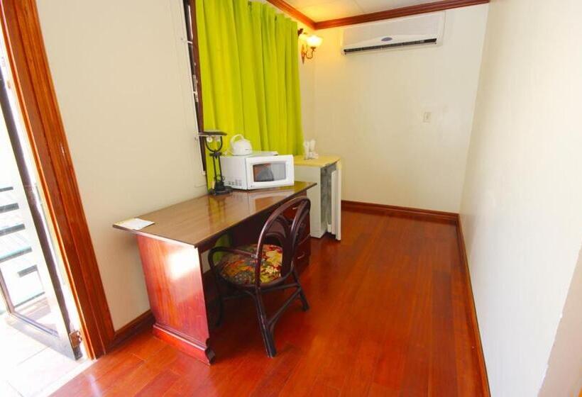 استودیو استاندارد با تخت کینگ, Brandsville