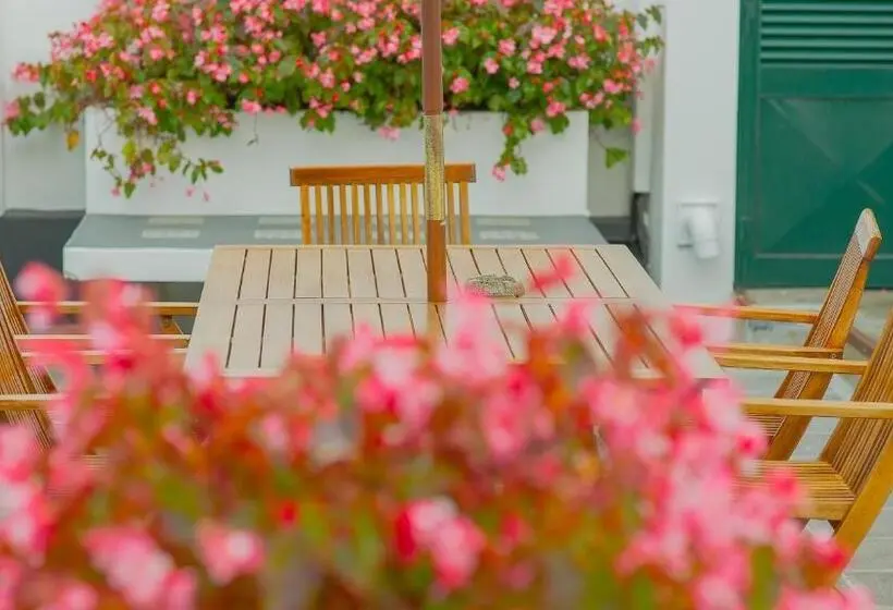 ファミリールーム, Comercial Azores Boutique