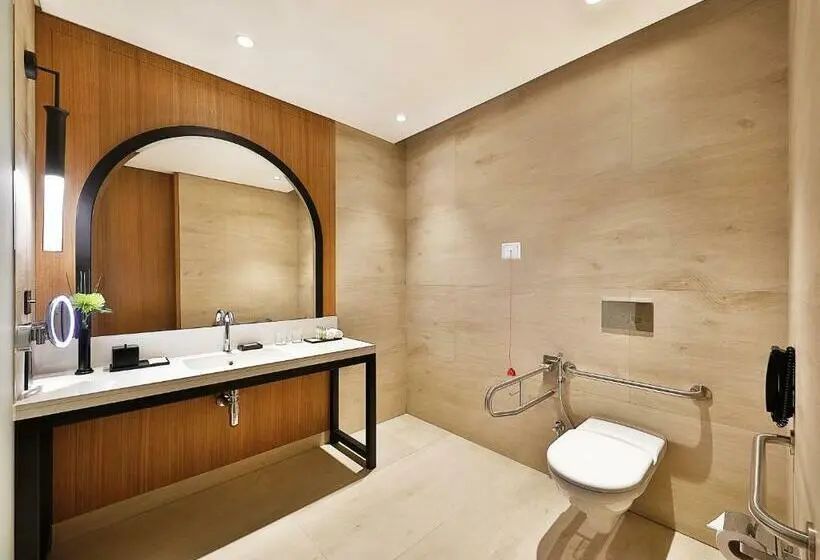 اتاق استاندارد با تخت بزرگ برای معلولان, Doubletree By Hilton Dubai  Business Bay