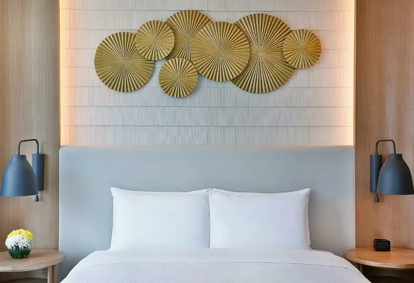 اتاق استاندارد با تخت بزرگ برای معلولان, Doubletree By Hilton Dubai  Business Bay