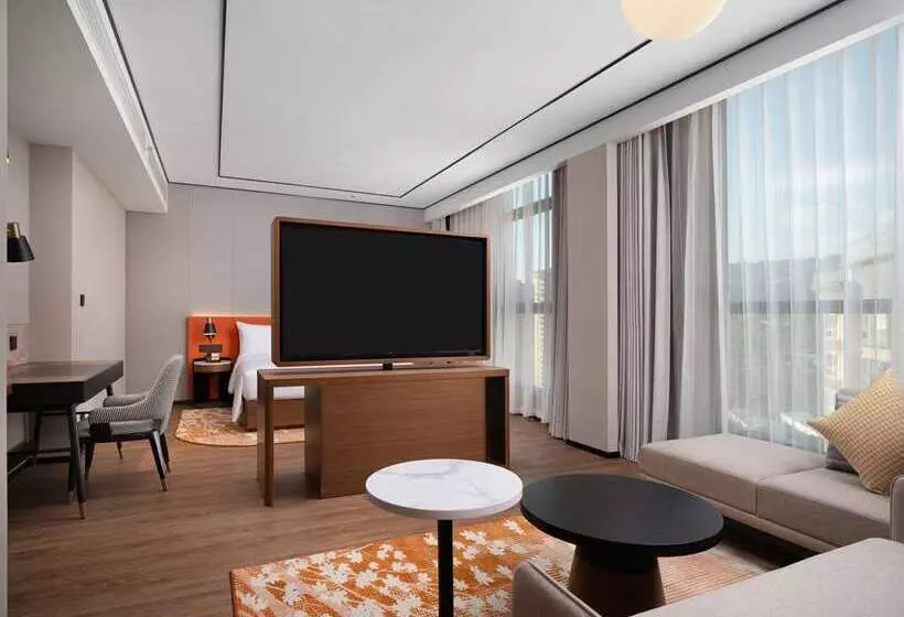 اتاق لوکس با تخت بزرگ, Doubletree By Hilton Dubai  Business Bay