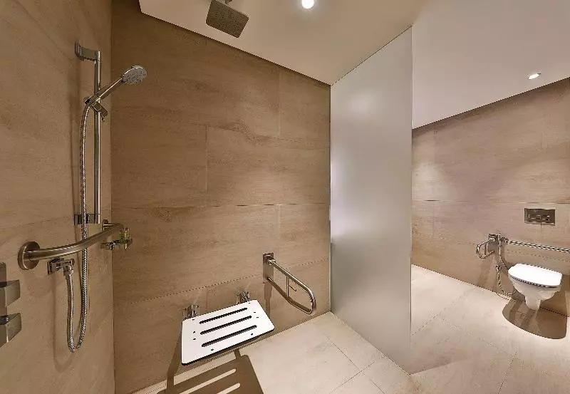 اتاق استاندارد با تخت بزرگ برای معلولان, Doubletree By Hilton Dubai  Business Bay