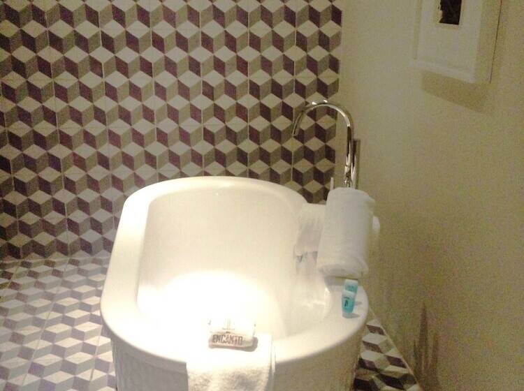 اتاق لوکس, El Encanto