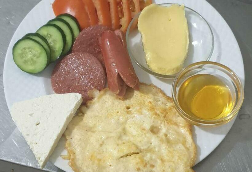 Pokój Trzyosobowy Standard z Balkonem, Haris