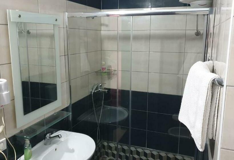 Pokój Standard z Balkonem, Haris