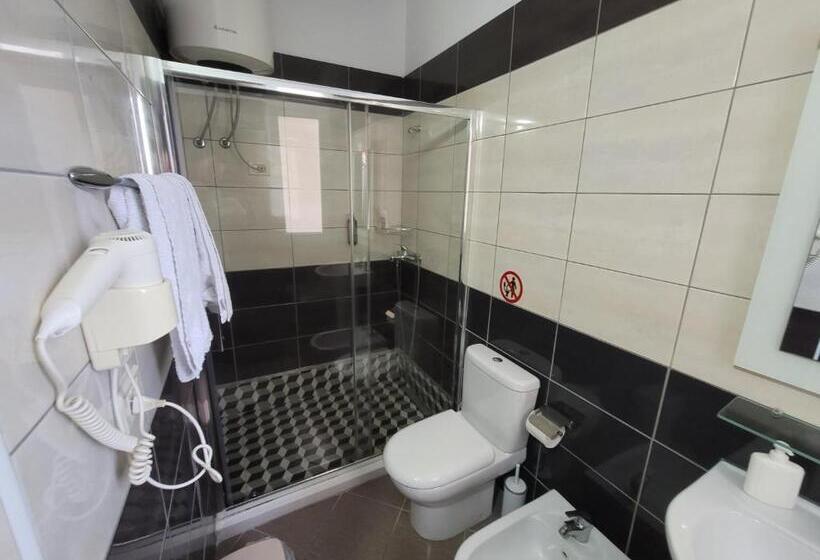 Pokój Standard z Balkonem, Haris