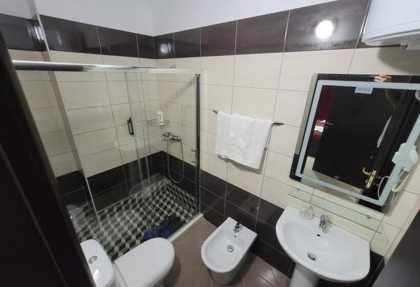 Pokój Standard z Balkonem, Haris