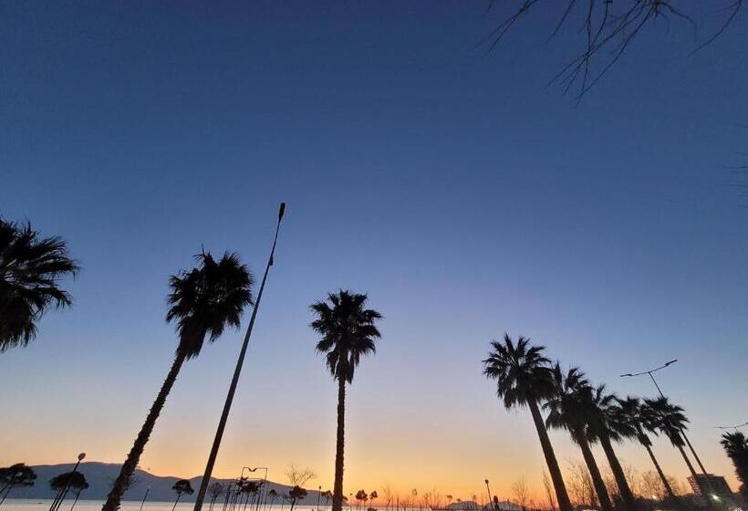 Pokój Trzyosobowy Standard z Balkonem, Haris