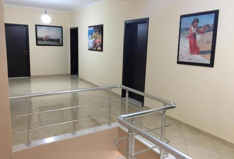 Pokój Trzyosobowy Standard z Balkonem, Haris