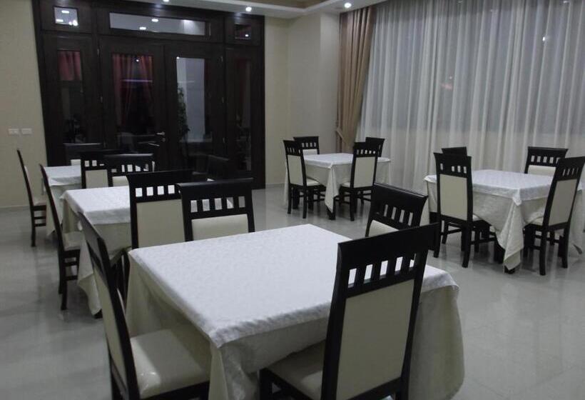 Pokój Trzyosobowy Standard z Balkonem, Haris